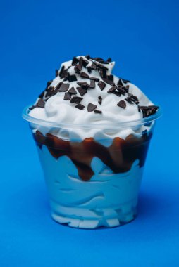 Dondurma tatlı, parlak, renkli yiyecekler.