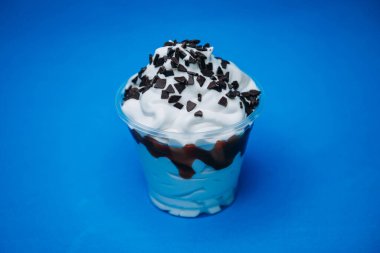 Dondurma tatlı, parlak, renkli yiyecekler.