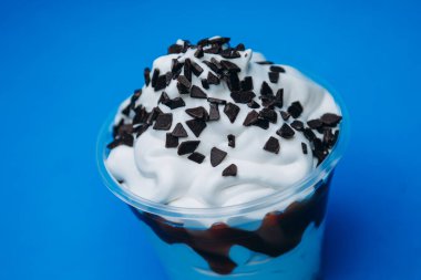 Dondurma tatlı, parlak, renkli yiyecekler.