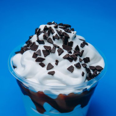 Dondurma tatlı, parlak, renkli yiyecekler.