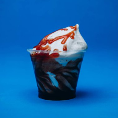 Dondurma tatlı, parlak, renkli yiyecekler.