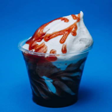 Dondurma tatlı, parlak, renkli yiyecekler.