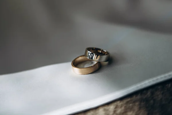 Anel Com Diamantes Jóias Casamento Pedra Ouro Beleza Água — Fotografia de Stock