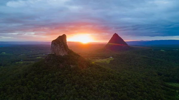 cam ev dağlarının havadan görünüşü
