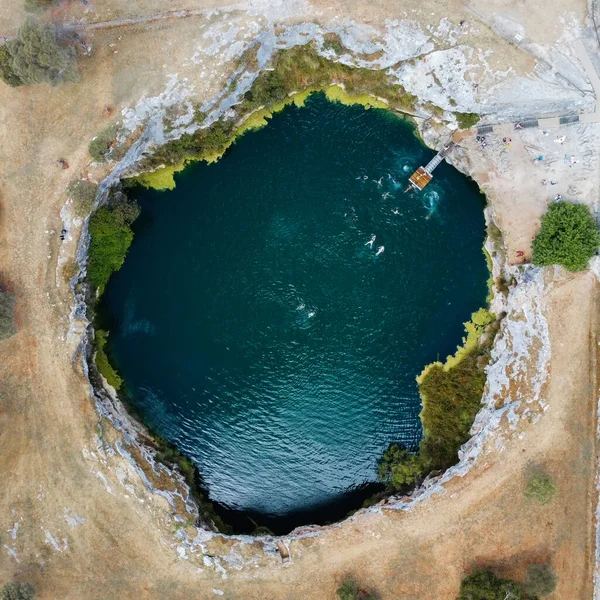 yüzme yerinin havadan görünüşü