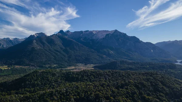 Patagonya 'daki dağlar ve göl