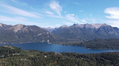 Patagonya 'da göl ve dağlar