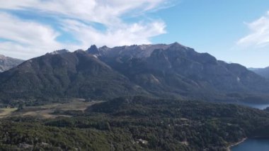 Patagonya 'da göl ve dağlar