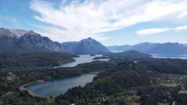 Patagonya 'da göl ve dağlar