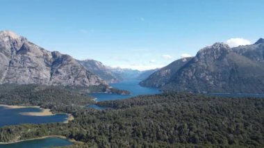 Patagonya 'da göl ve dağlar