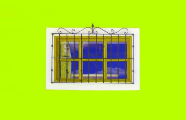 Renkli arkaplana sahip pencere