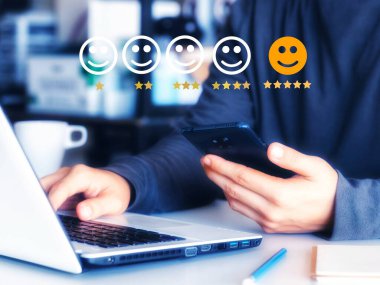 Kullanıcı çevrimiçi başvuruda hizmet deneyimine derecelendirme verir, Müşteri memnuniyet değerlendirmesi anket konsepti, Müşteri iş sıralamasında itibar sağlayacak hizmet kalitesini değerlendirebilir