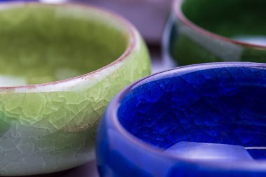 Çay içmek için bardakları kapatın..