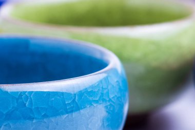 Çay içmek için bardakları kapatın..