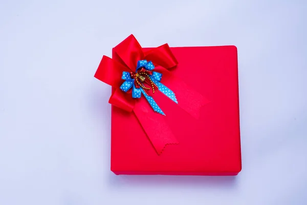 Caja Regalo Rojo Grande Fondo Blanco — Foto de Stock