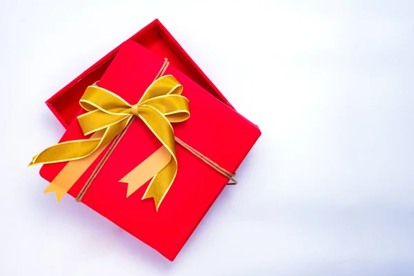 白色背景的红色礼品盒 — 图库照片