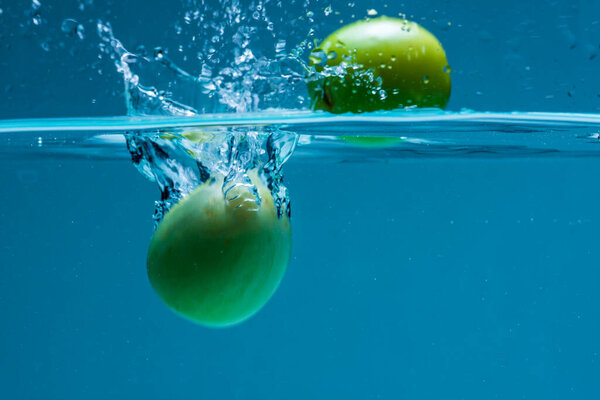 The ball jujube down the water