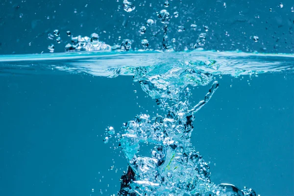 Superfície Água Azul Contra Fundo Branco — Fotografia de Stock