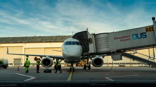 Frente Aviões Pista Aeroporto Dusseldorf — Fotografia de Stock