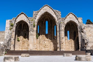 Burgh 'lu Bakire Meryem Kilisesi' nin kalıntıları.