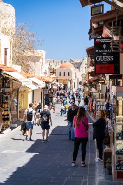 11.04.2022 Rodos, Yunanistan Eski Mandraki kentindeki pazara bakış .