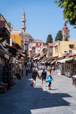 11.04.2022 Rodos, Yunanistan Eski Mandraki kentindeki pazara bakış .