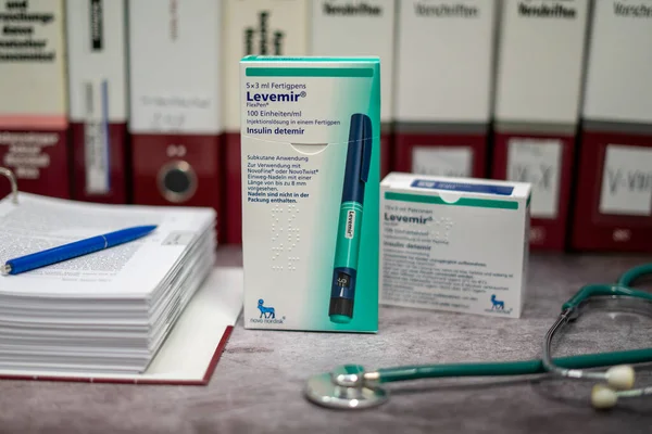  Tip 2 diyabet tedavisi için bazal insülin içeren Levemir kutusu..