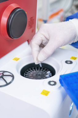 PCR test ekipmanları renksiz tepki gemisi içeriyor