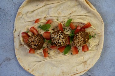 Falafel sandviçi, parça ya da ikincil kategori, 7 'den 7' ye kadar falafel köftesi yapmak..
