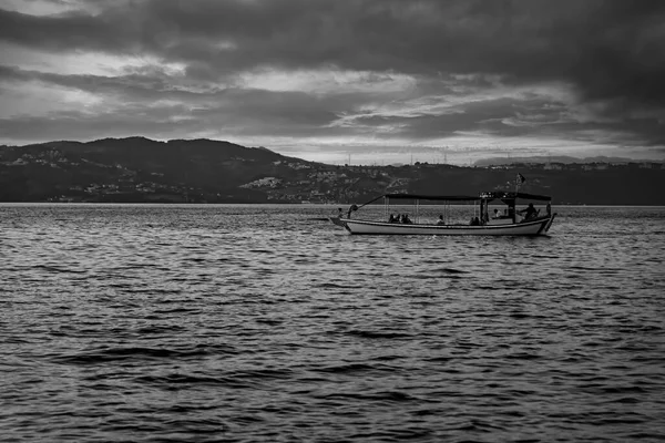 Lake Sapanca Fresh Water Lake Turkey People Take Walk Ride — Stockfoto