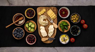 Organik ve taze lezzetli geleneksel Türk kahvaltısı..