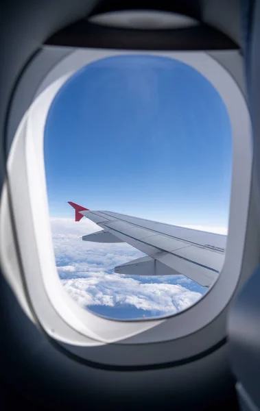 View Window Airplane Showing Plane Wing Sky Background Selective Focus — Stock fotografie