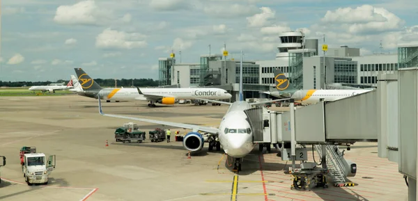 Dusseldorf Front Planes Standing Run Way Airport Dusseldorf — Foto de Stock