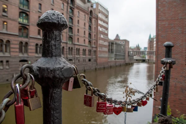 Locks Bridge Hamburg Lovers Strong Relationships — Stockfoto