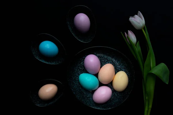 Tulip Flowers Pastel Colored Easter Eggs Dark Granite Plate Black — Stock Photo, Image