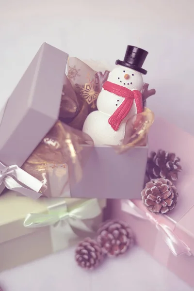 Pastel Gray Gift Box Snowman Side Gold Colored Background — Stock Photo, Image