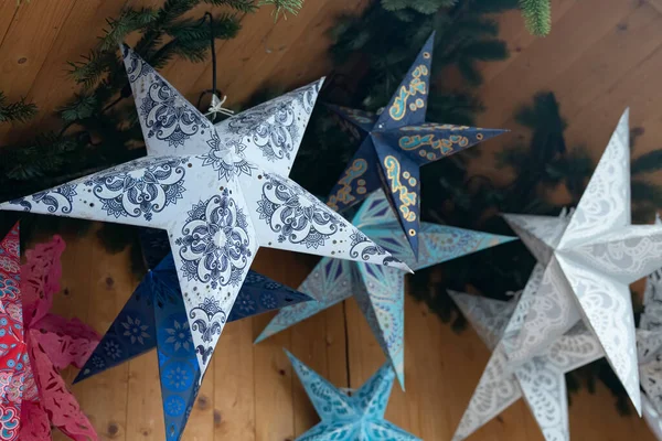 Бумажные Рождественские Звезды Окрашенные Разные Цвета — стоковое фото