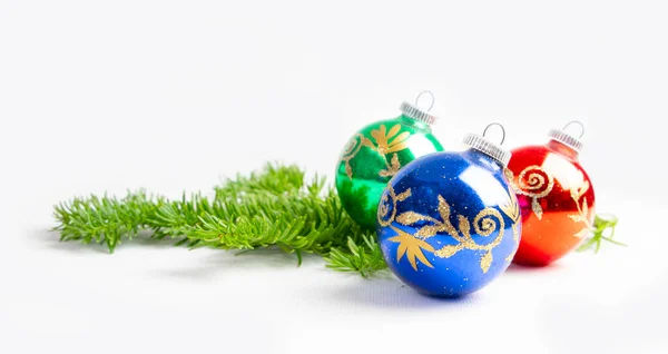 Ornamenti Colorati Palla Natale Con Oro Glitter Rami Abete Pino — Foto Stock
