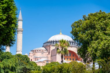 Hagia Sophi. Kutsal Cami ve eskiden en çok ziyaret edilen turistik yerlerden biri olan Ayasofya Kilisesi.