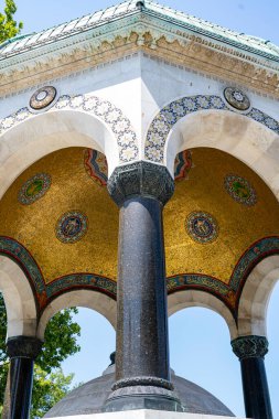 Ayasofya 'daki Alman Çeşmesi, Alman İmparatoru 2. Wilhelm' in İstanbul ziyaretinin ikinci yıldönümü anısına inşa edildi.