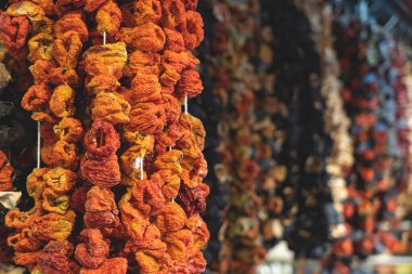 Mutfak duvarları ve hizmetçilerin Topkap Palast 'taki konutlarının dışındaki kolonlar ve kemerler.