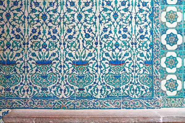 Antigos Azulejos Turcos Artesanais Otomanos Com Padrões Florais Palácio Topkapi — Fotografia de Stock