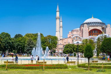 Hagia Sophi. Kutsal Cami ve eskiden en çok ziyaret edilen turistik yerlerden biri olan Ayasofya Kilisesi.