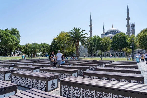 ブルーモスクはスルタンアフマド モスクとも呼ばれ イスタンブールにあるオスマン時代の歴史的な帝国モスクです — ストック写真