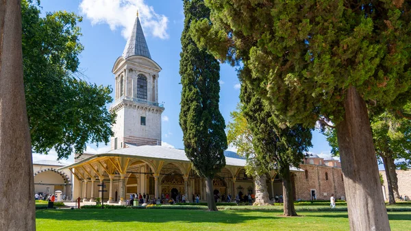 Felicity 'nin kapısı, Topkapı Sarayı' nın iç mahkemesine giriş.