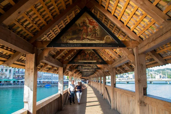 Kapellbrcke Cobriu Passarela Madeira Que Cobre Rio Reuss Diagonalmente Cidade — Fotografia de Stock