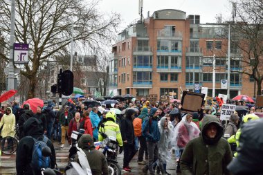 Hollanda Amsterdam Gösterileri Hollanda 'da iklim değişikliği politikalarının güçlendirilmesi için yürüdü