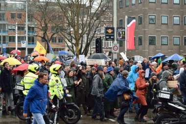 Hollanda Amsterdam Gösterileri Hollanda 'da iklim değişikliği politikalarının güçlendirilmesi için yürüdü