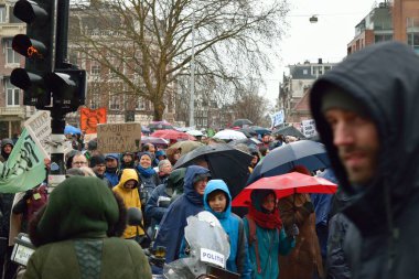 Hollanda Amsterdam Gösterileri Hollanda 'da iklim değişikliği politikalarının güçlendirilmesi için yürüdü