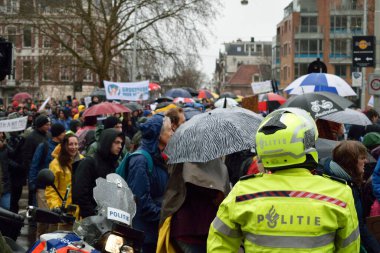 Hollanda Amsterdam Gösterileri Hollanda 'da iklim değişikliği politikalarının güçlendirilmesi için yürüdü